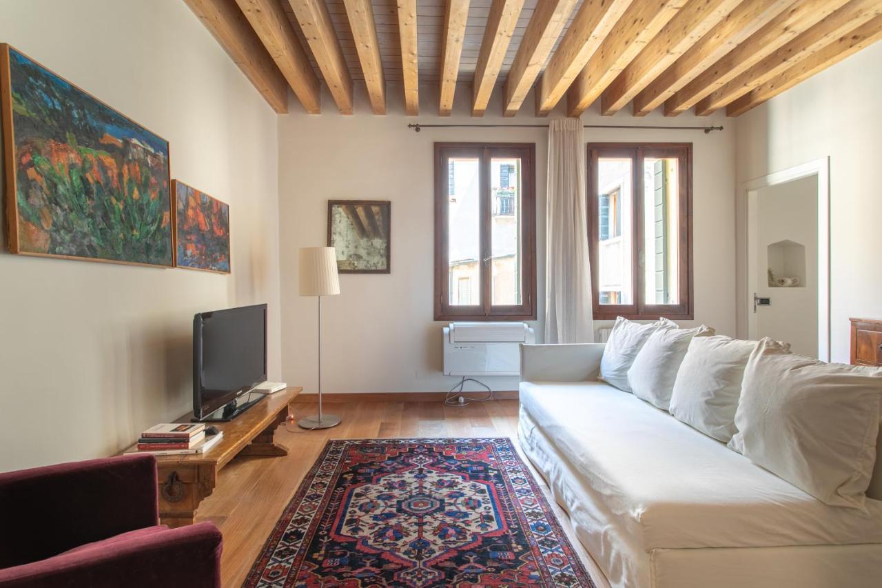 Calle Teatro Vecchio - Venezia Екстериор снимка